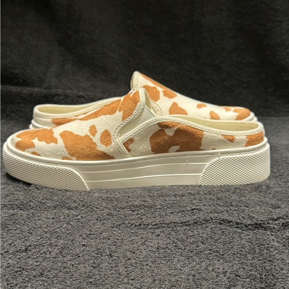 NWOT Nine West Cow Print Slip On Sneakers Size 7.5 - Picture 3 of 9
